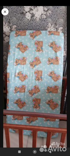 Детская кроватка с маятником и ящиком