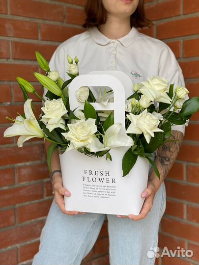 Композиция, розы и лилии