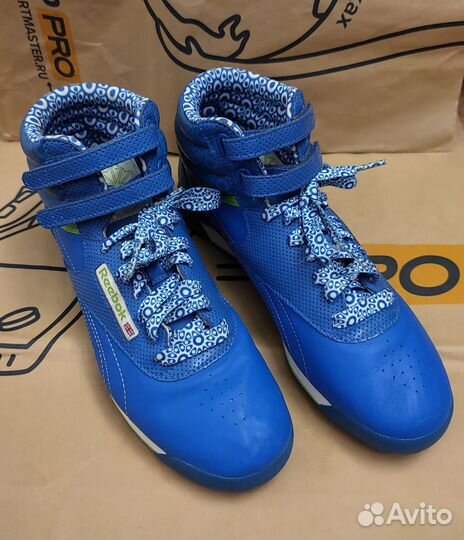 Кроссовки женские