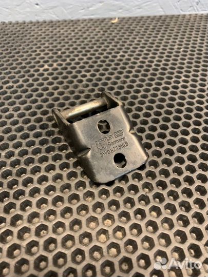 Ответная часть замка капота Bentley Continental