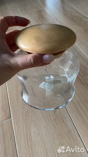 Банки с деревянными крышками