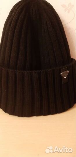 Новенькие теплые фирменые шапки