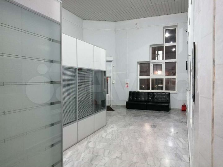 Здание, 1373.8 м²