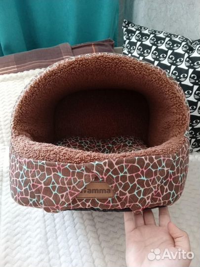 Продаётся кошачий домик, и когтеточка с игрушкой