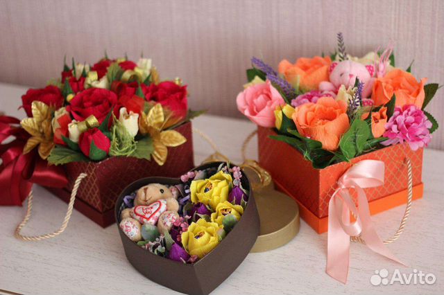 Букет из конфет в подарочной коробке