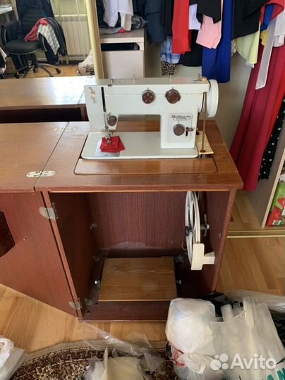 Швейная машина Чайка 143