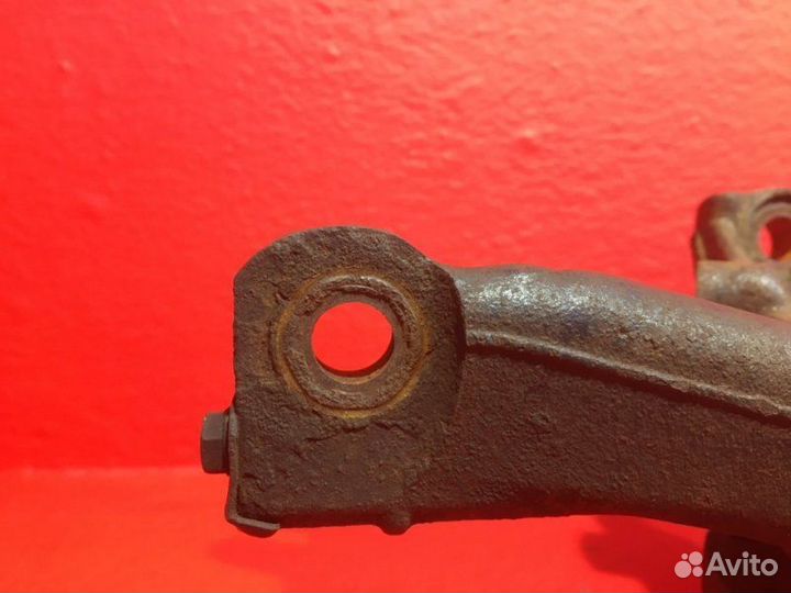 Кулак передний левый Citroen C5 X7 6FY 2012