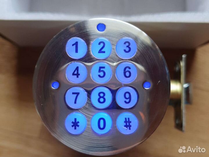 Дверная ручка с кодовым замком