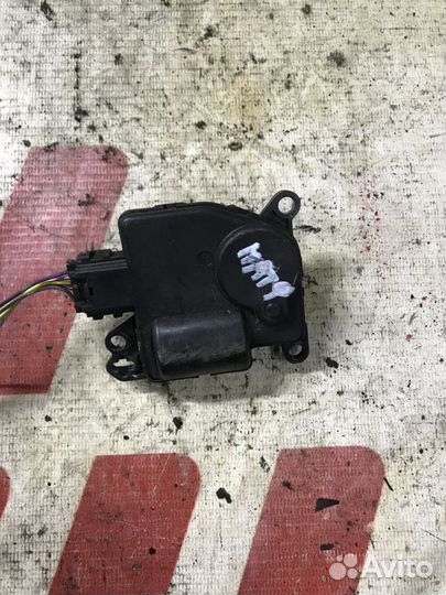 Моторчик заслонки отопителя Nissan Pathfinder