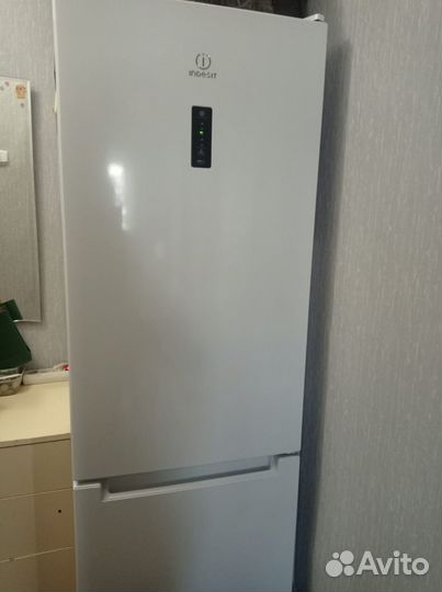 Продам холодильник Indesit