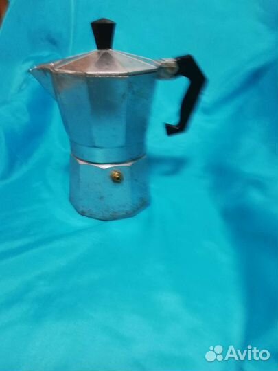 Гейзерная кофеварка и заварочный чайник