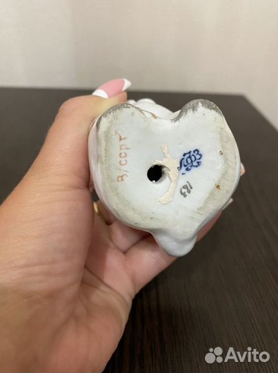 Фарфоровая статуэтка заяц с цветком лфз