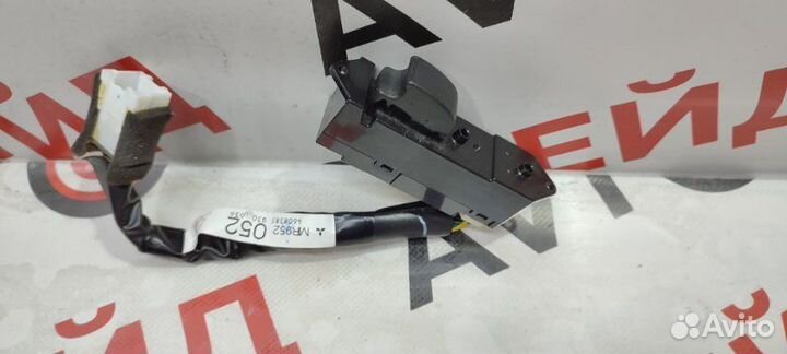 Кнопка стеклоподъемника передняя левая Mitsubishi