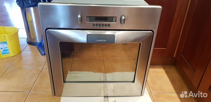 Духовой шкаф Ariston FM 27 M IX бу