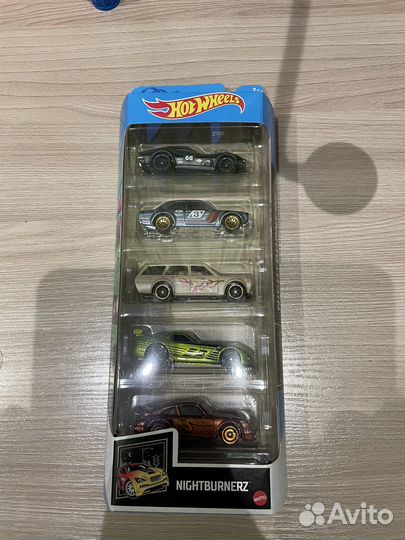 Набор hot wheels