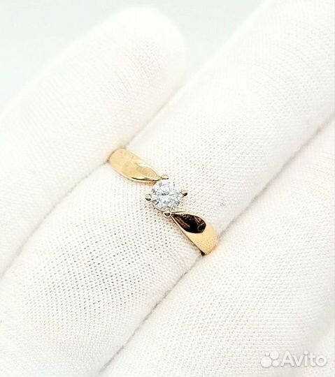 Золотое кольцо с камнем 17р