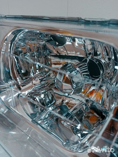 Фары Toyota Mark ll 100 3-х секционные Новые