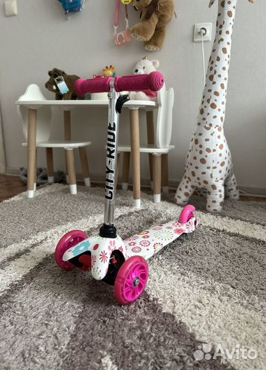 Самокат детский трехколесный для девочки