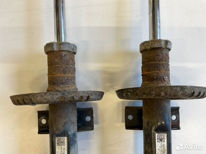 Амортизатор подвески передний Audi A1 8X caxa 2011