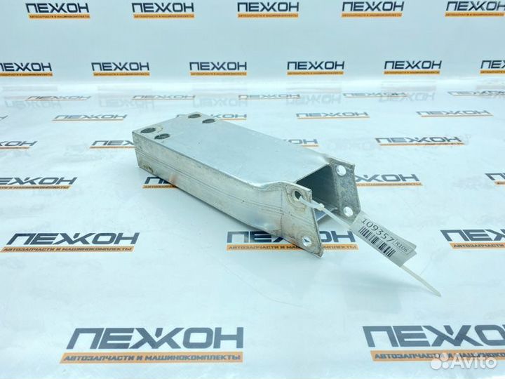 Кронштейн усилителя бампера передний правый