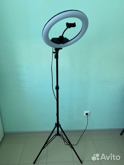 Кольцевая лампа со штативом бу