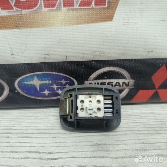 Кнопка стеклоподъемника передняя левая Suzuki