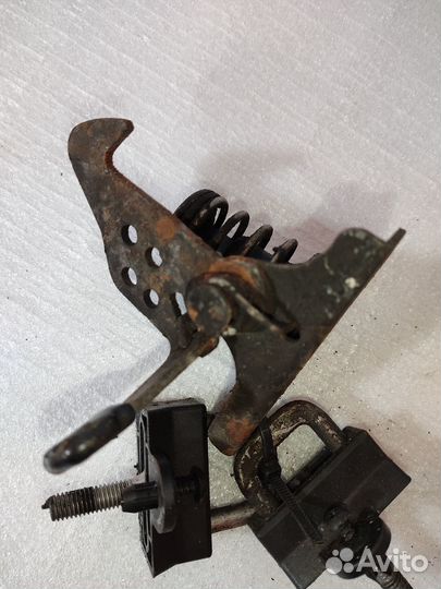 Крюк капота bmw 5 e60