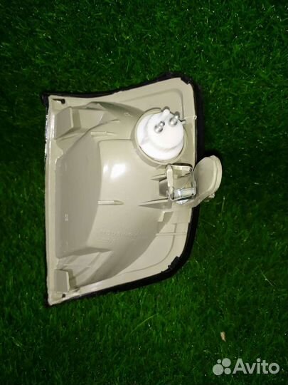 Поворотник левый mercedes W124