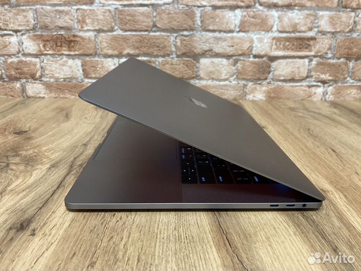 Apple MacBook Pro 15 2017 i7/16/512