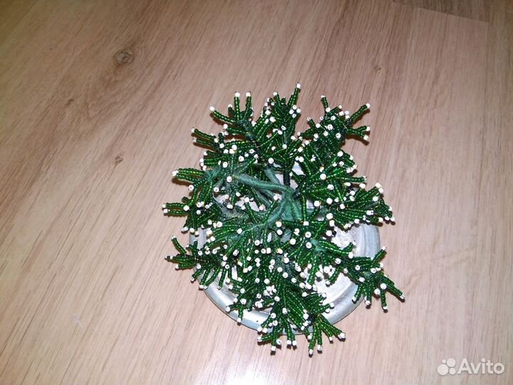 Сувенир,подарок,елочка из бисера