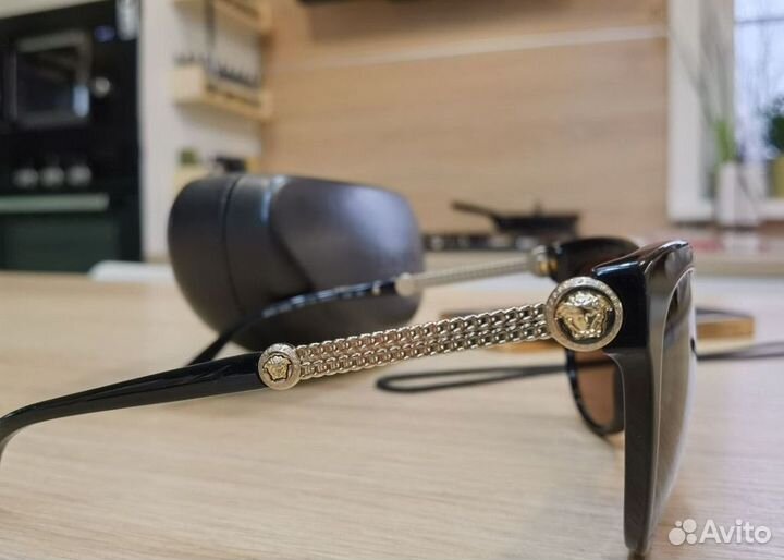 Солнцезащитные очки женские versace