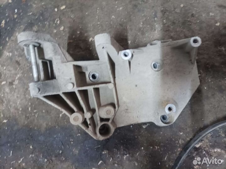 Кронштейн генератора поинтер 1.8