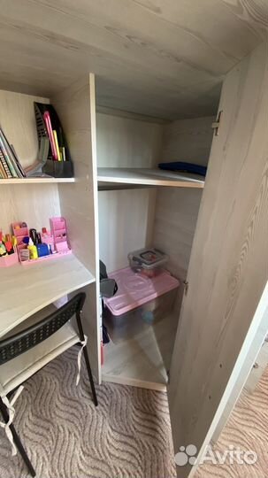 Детская кровать чердак со столом и шкафом б/у