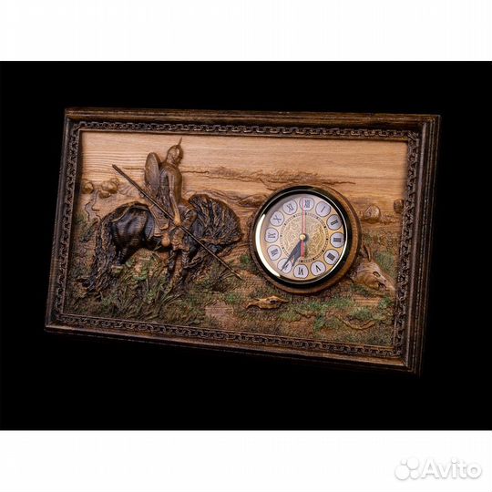 Настенные часы Витязь на распутье (резные)