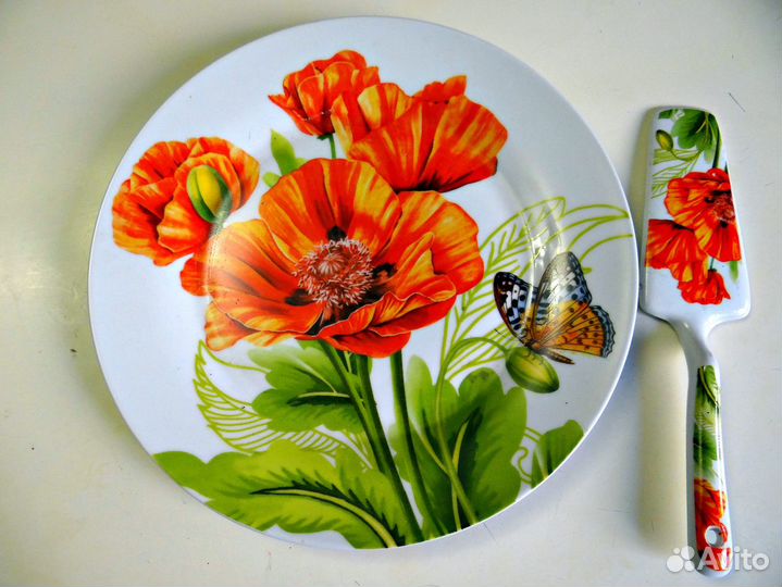 Тортовница с лопаткой