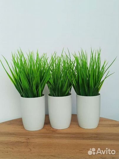 Искусственные растения в горшках