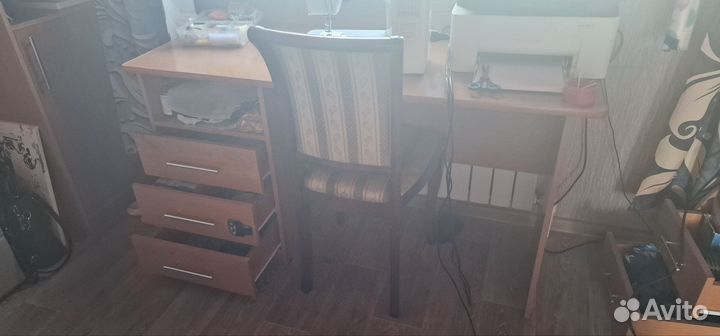 Пенал, школьный стол, туалетный стол