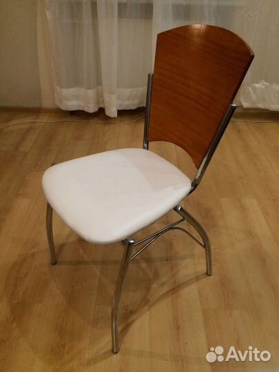 Выберите хромированные стулья