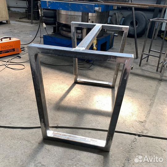 Стол в стиле лофт