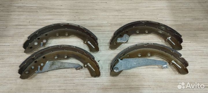 Задние тормозные колодки (барабанные)
