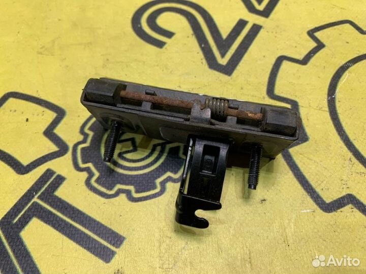 Ручка открывания багажника Subaru Forester SG5