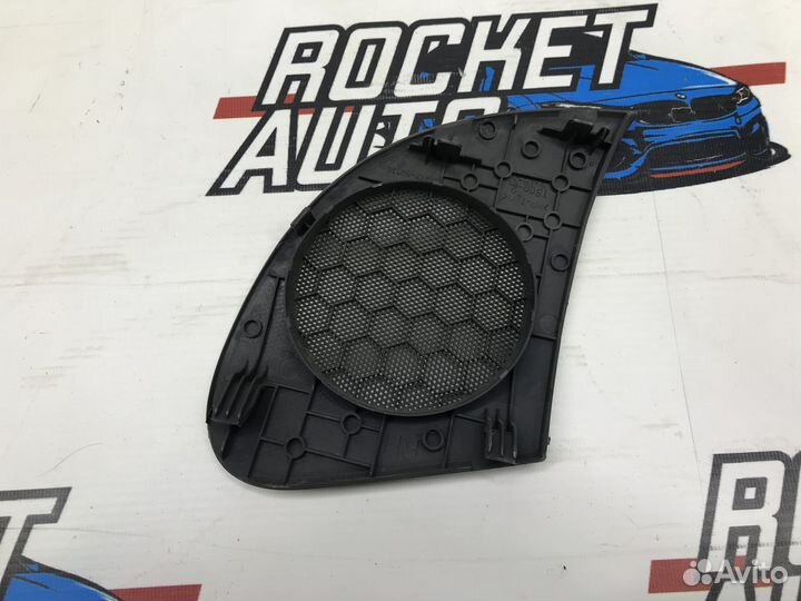 Решетка динамика правая Toyota Vitz SCP10