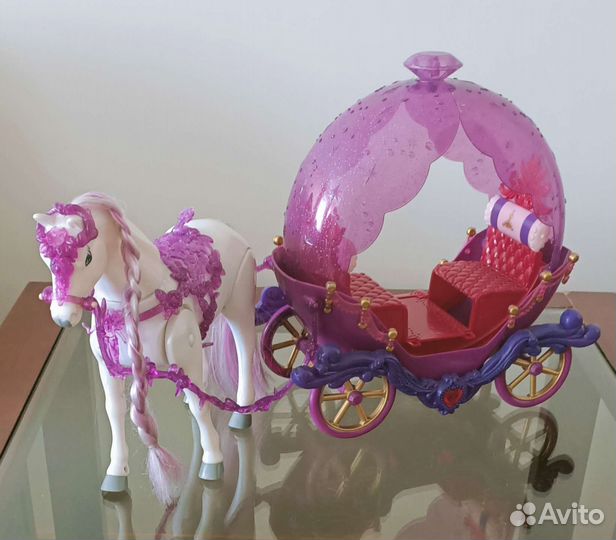 Карета с лошадью