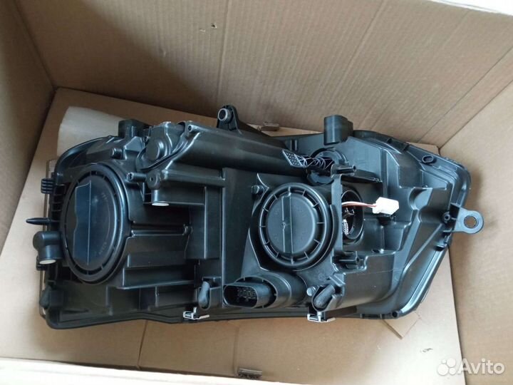 Фара Volkswagen multivan правая