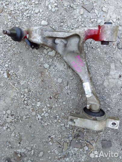 Рычаги передние нижние