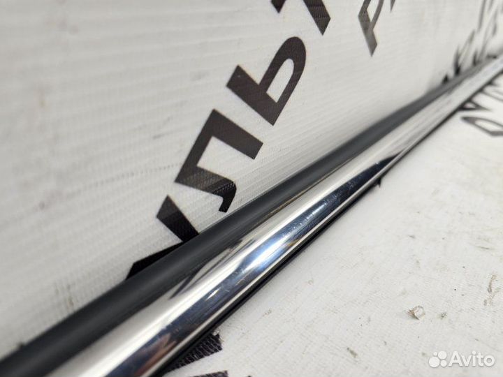 Молдинг двери задний левый Toyota Camry 50