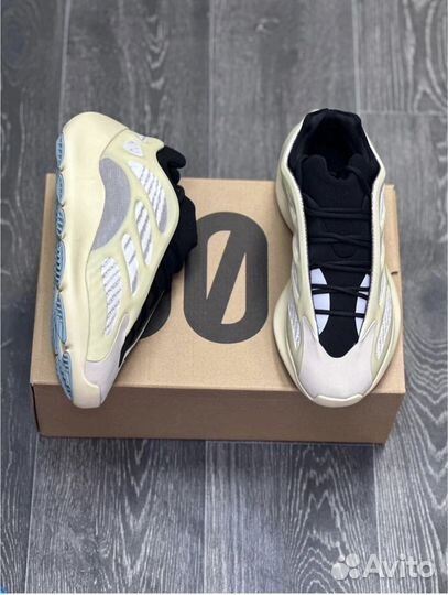 Adidas yeezy boost 700 v3