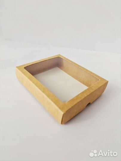 Коробка подарочная с окошком 13*11*2,5