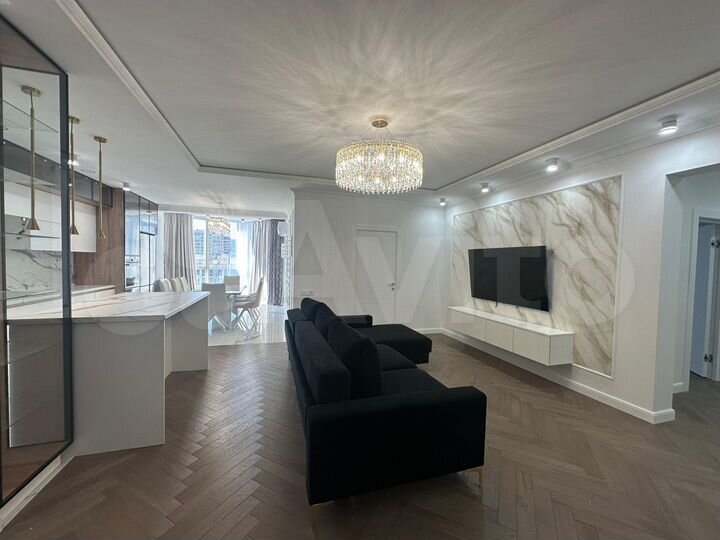 3-к. квартира, 130 м², 17/25 эт.