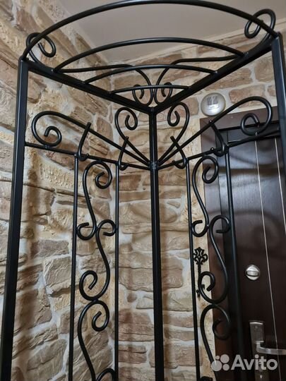 Кованные вешалки в прихожую